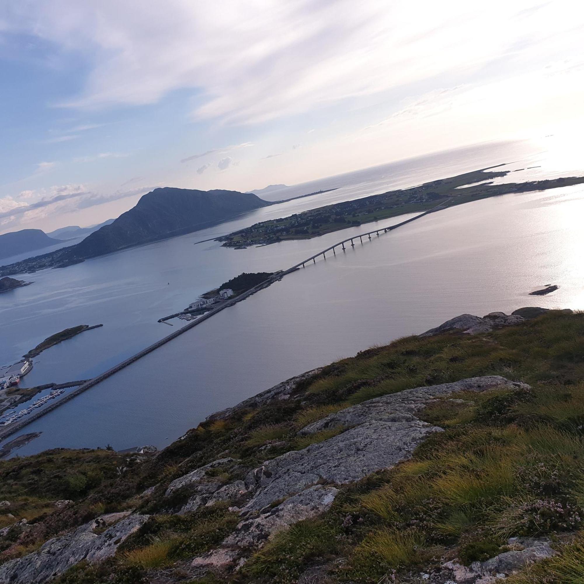 Leilighet Naer Flyplass Og Alesund Sentrum Ytterland Exterior photo